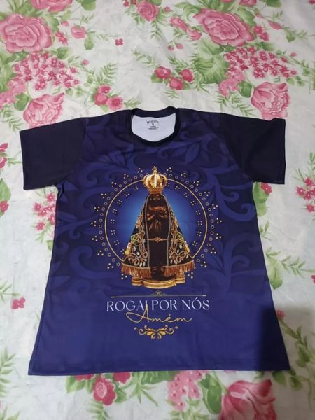 Devoto 5 usando a Camisa Devocional de Nossa Senhora Aparecida